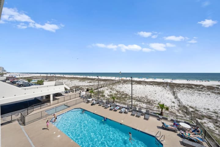 Beach Front Views | Gulf Front Pool | Sleeps 10 - Gulf Shores, AL