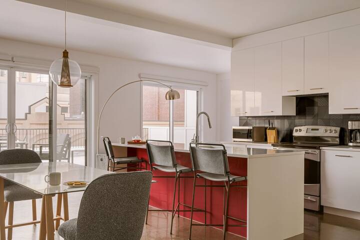 Sonder Penny Lane | 2BR w/ Two Balconies gallery image 2