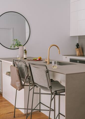 Sonder Penny Lane | 3BR Apartment w/ Balcony gallery image 5