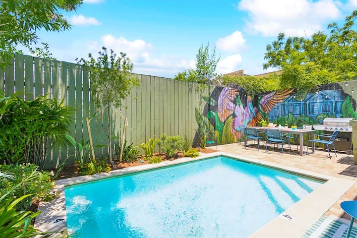 Trendy Art Filled MidCity Oasis w/ HeatedPool+ PKG
