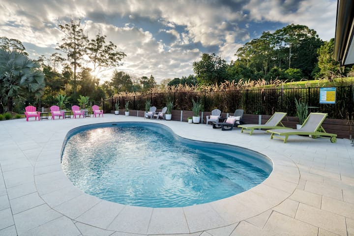 The Hideaway – Chic Farmhouse 15min to beaches