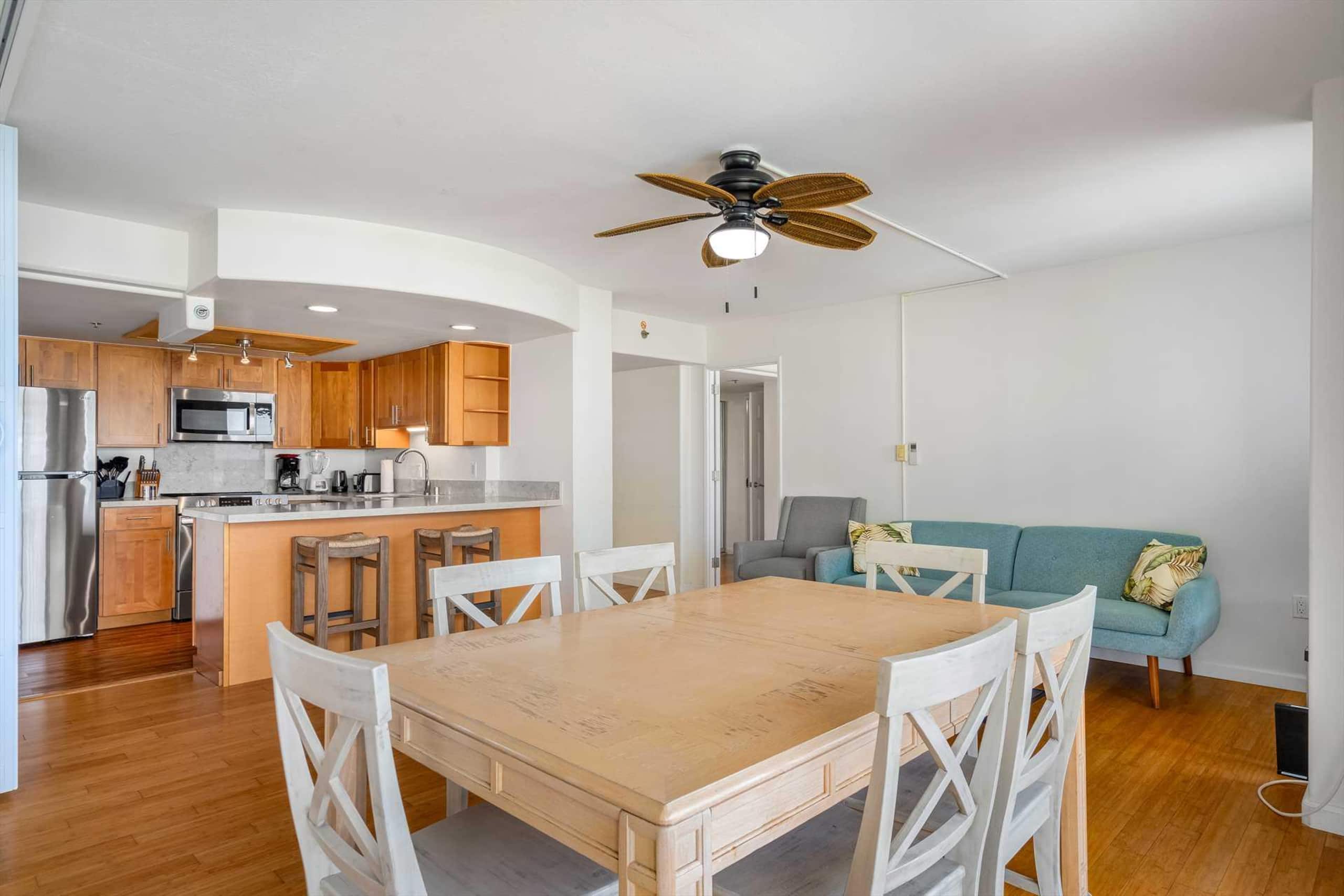 Condo in Honolulu · ★4.55 · 2 bedrooms · 4 beds · 2 private baths - Image 9