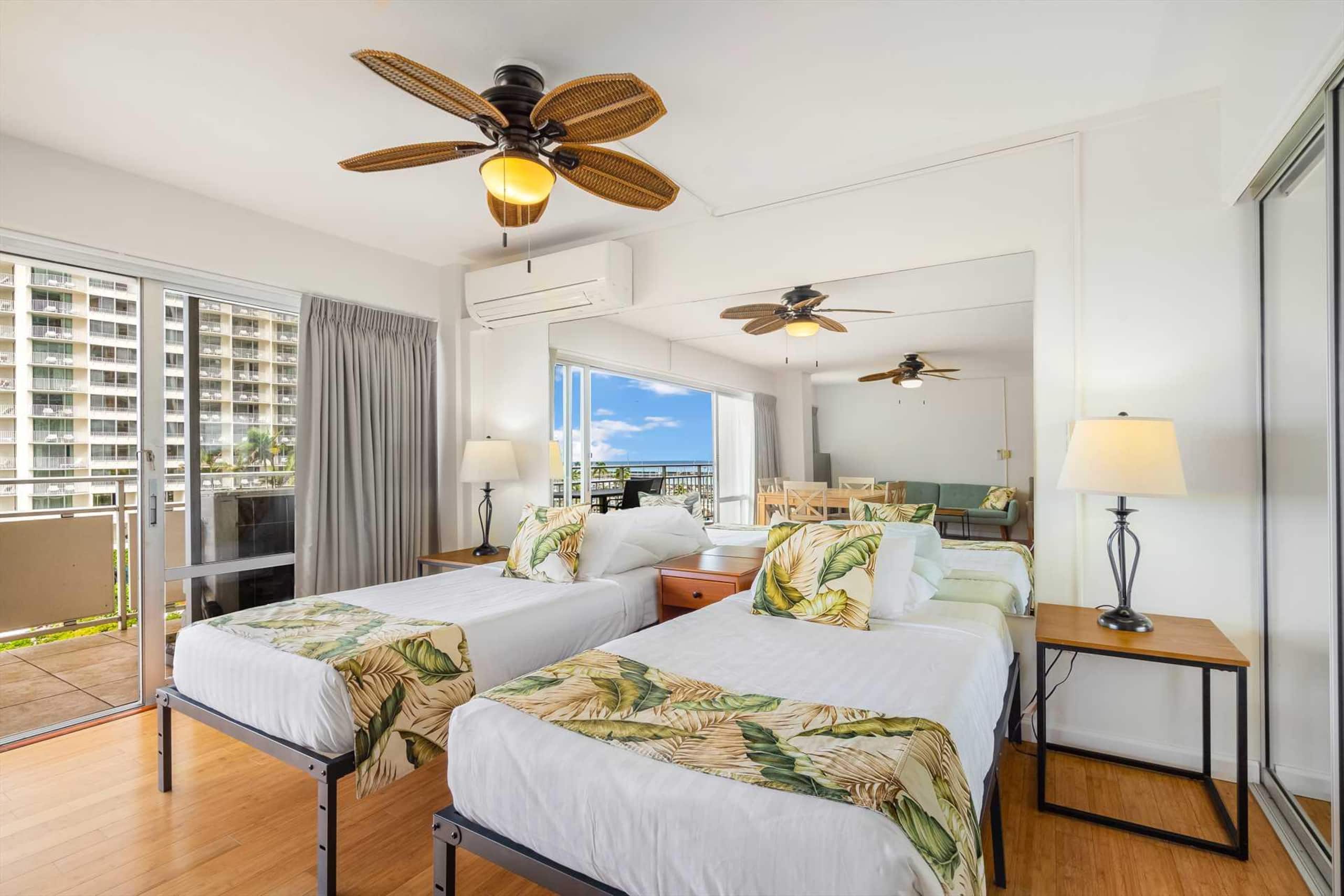 Condo in Honolulu · ★4.55 · 2 bedrooms · 4 beds · 2 private baths - Image 15