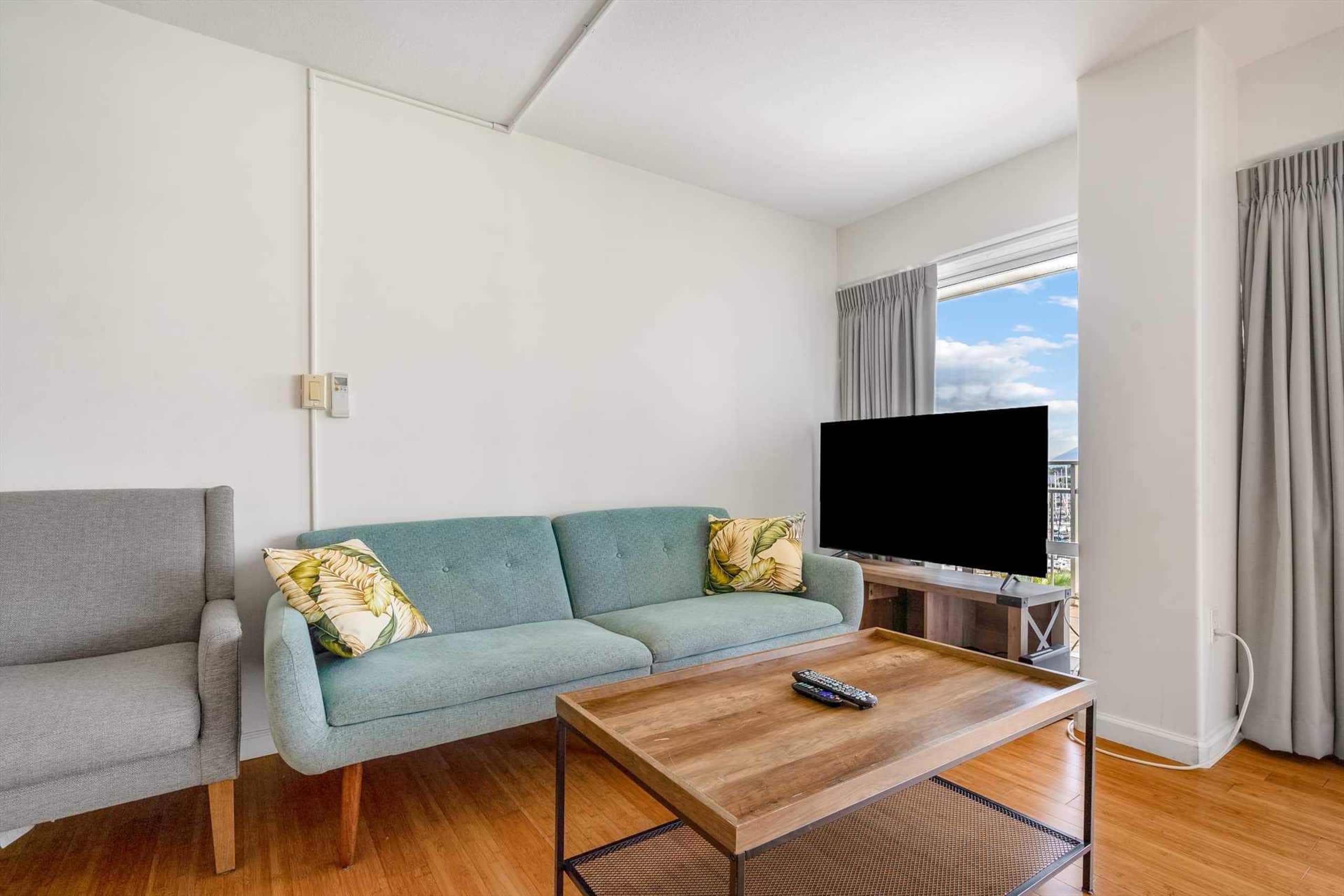 Condo in Honolulu · ★4.55 · 2 bedrooms · 4 beds · 2 private baths - Image 11