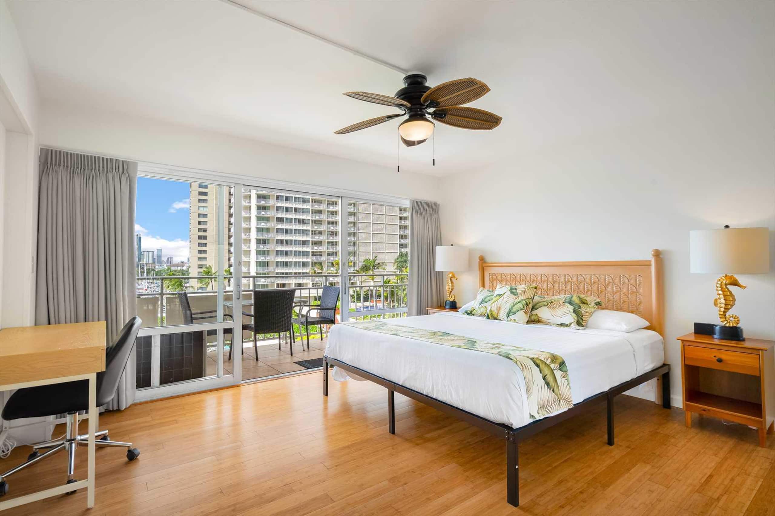 Condo in Honolulu · ★4.55 · 2 bedrooms · 4 beds · 2 private baths - Image 18