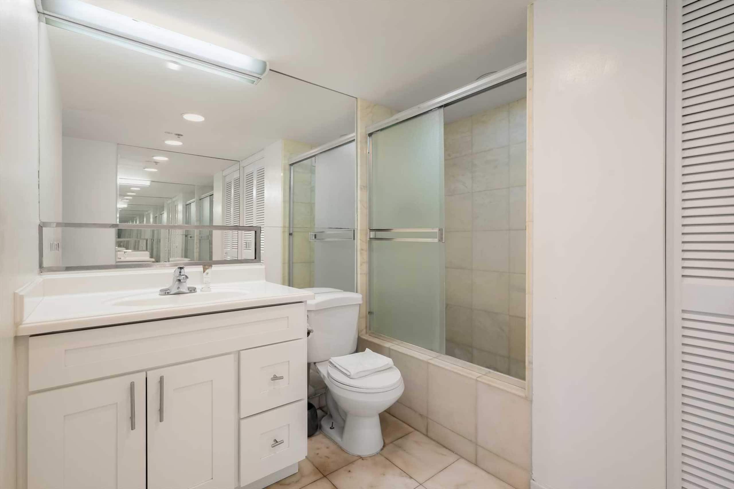 Condo in Honolulu · ★4.55 · 2 bedrooms · 4 beds · 2 private baths - Image 23
