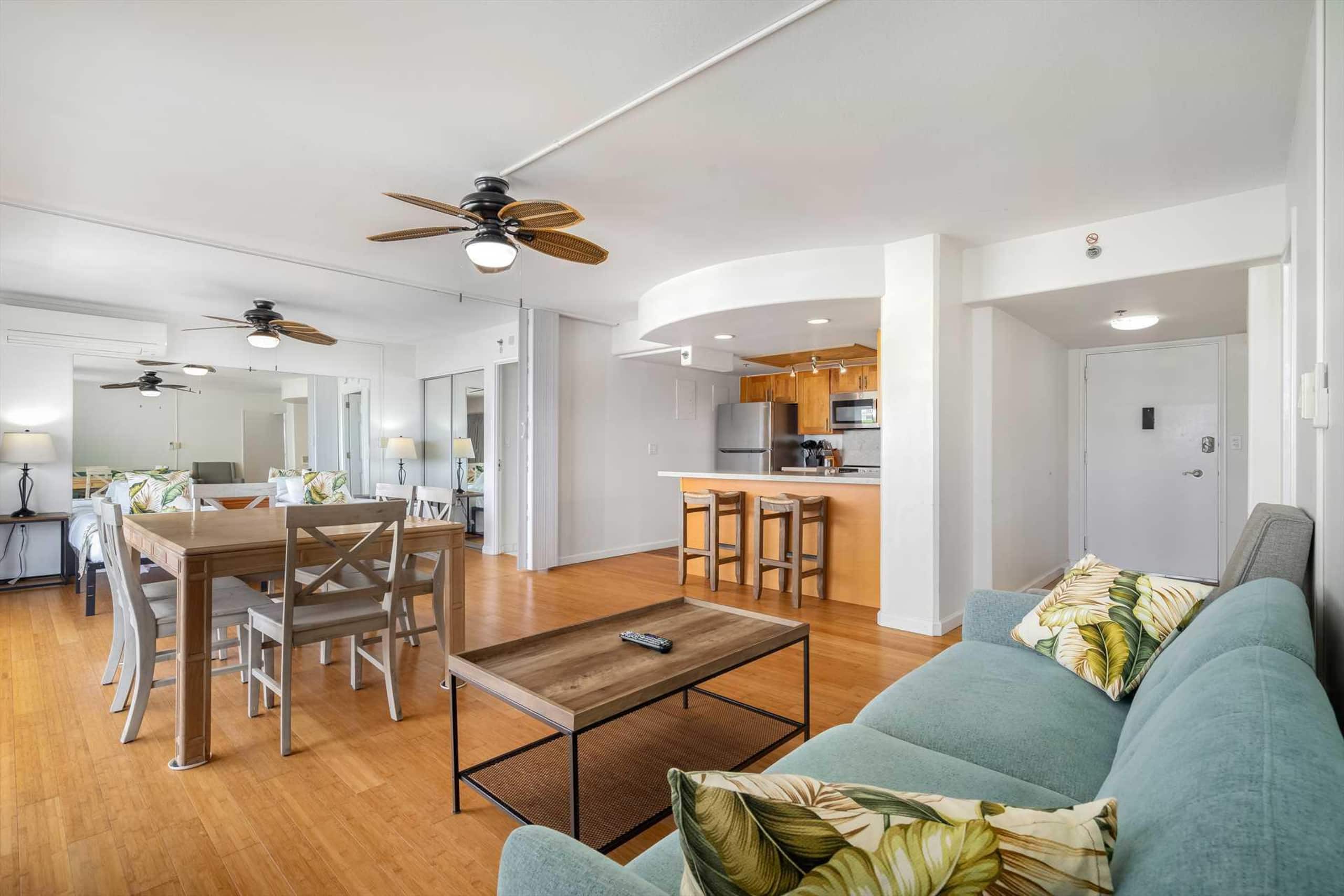 Condo in Honolulu · ★4.55 · 2 bedrooms · 4 beds · 2 private baths - Image 5