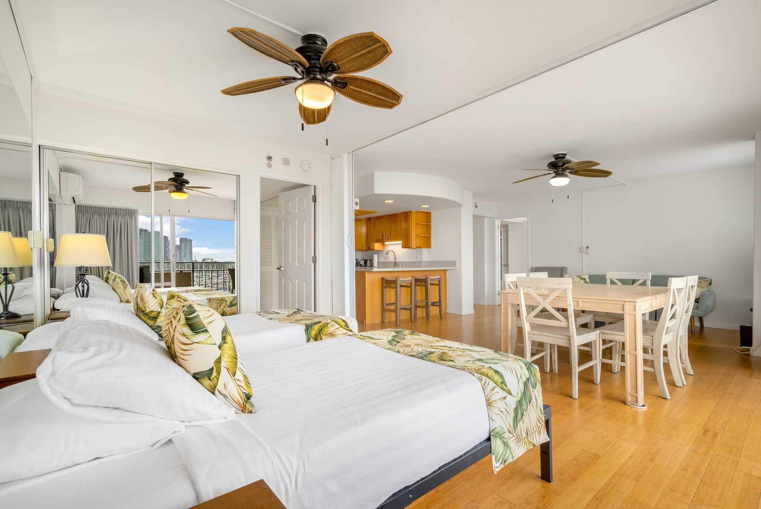 Condo in Honolulu · ★4.55 · 2 bedrooms · 4 beds · 2 private baths - Image 12