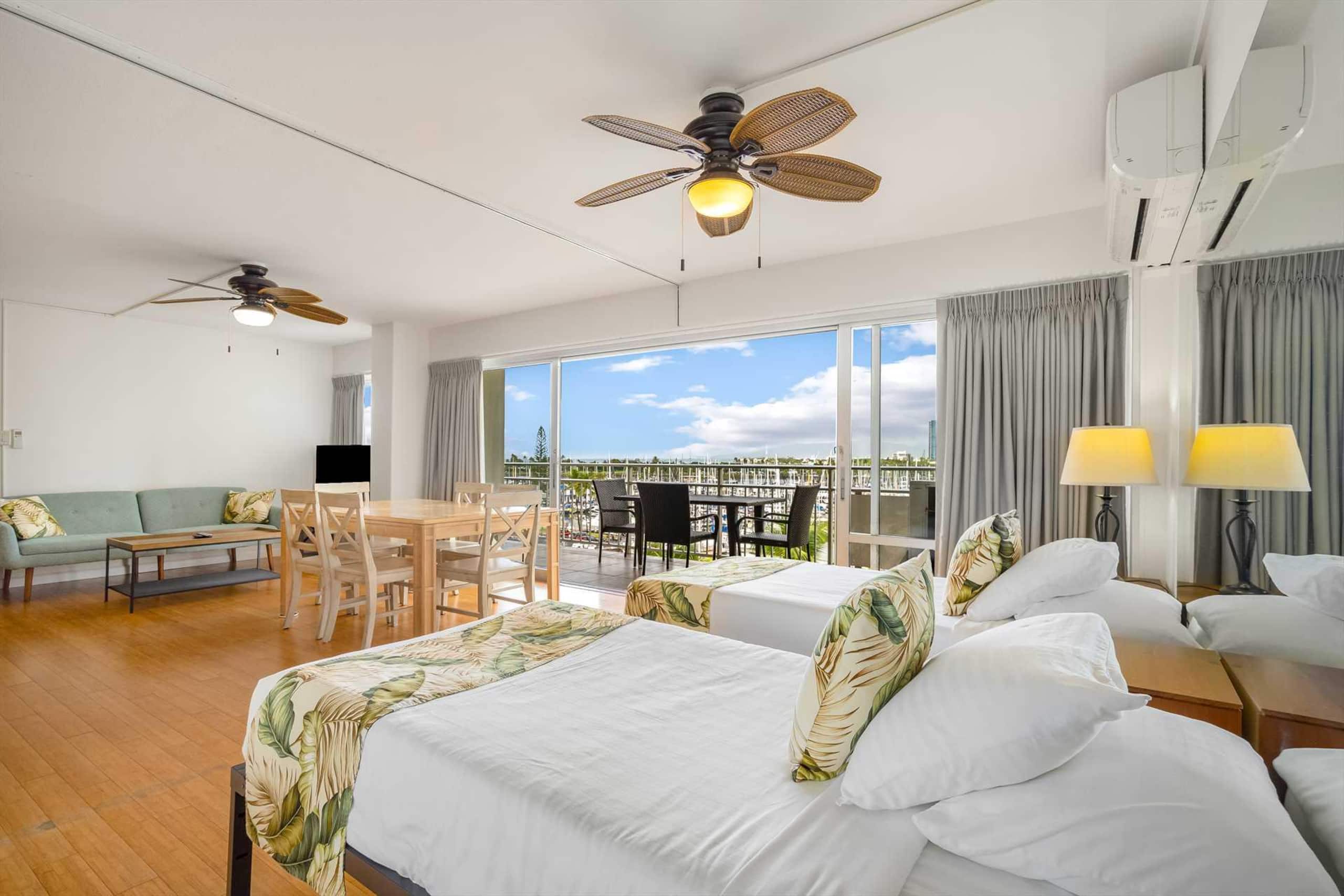 Condo in Honolulu · ★4.55 · 2 bedrooms · 4 beds · 2 private baths - Image 14