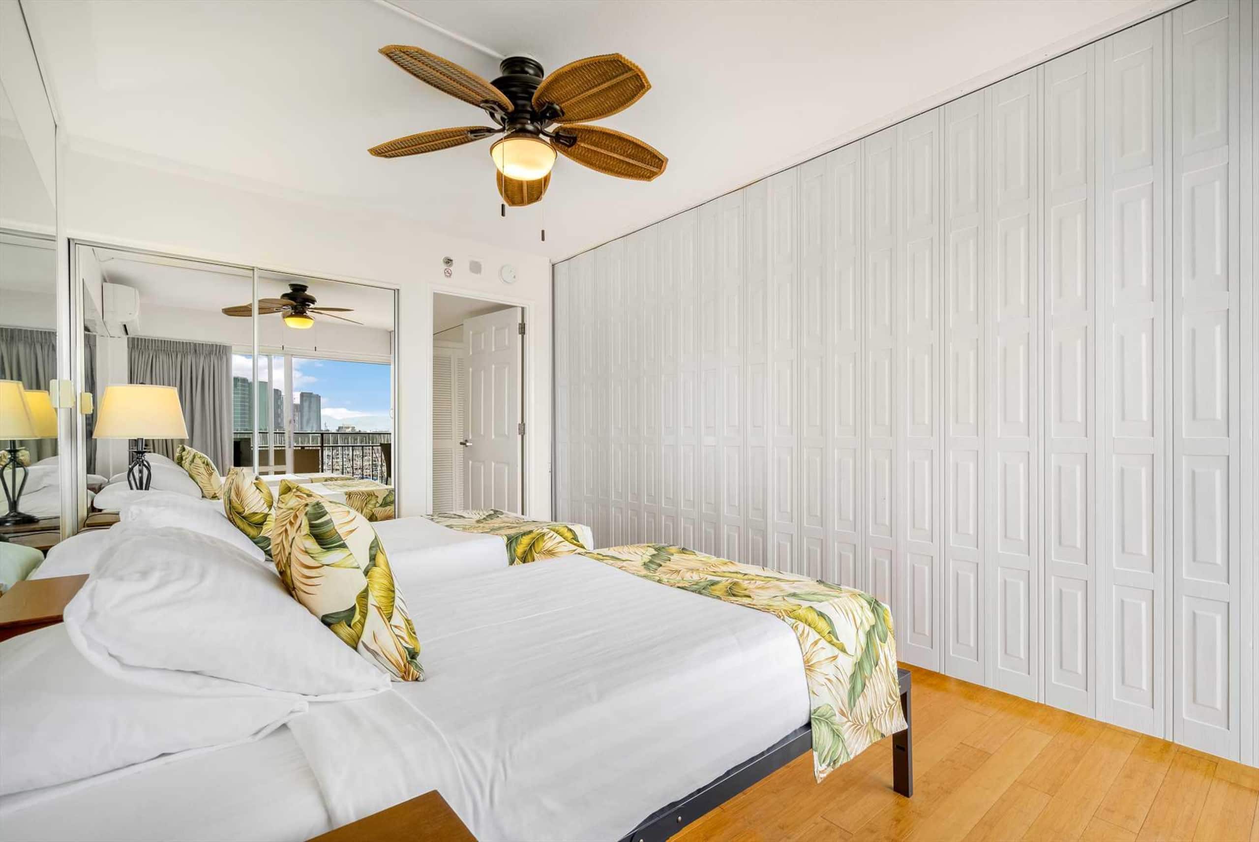 Condo in Honolulu · ★4.55 · 2 bedrooms · 4 beds · 2 private baths - Image 13