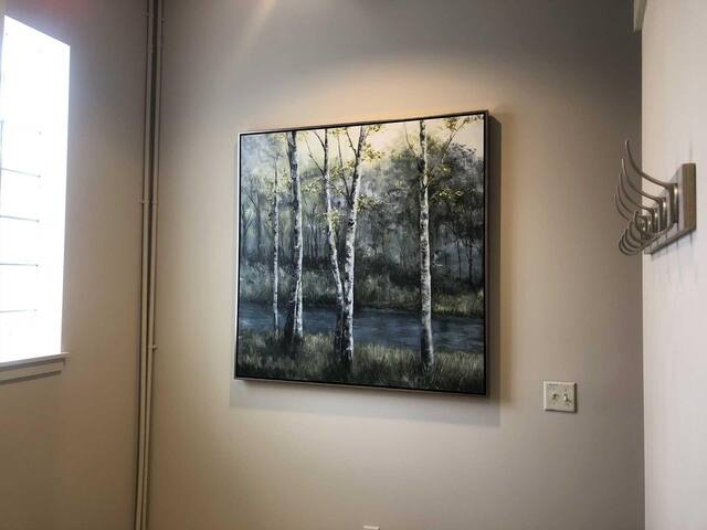 Three bedroom condo in the heart of downtown Ashev gallery image 3