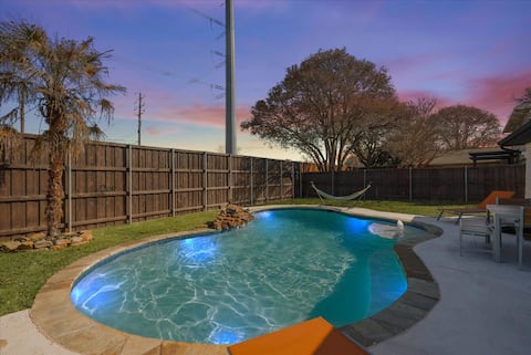 Perfect Getaway Home w Pool, Jacuzzi, Cinema Room