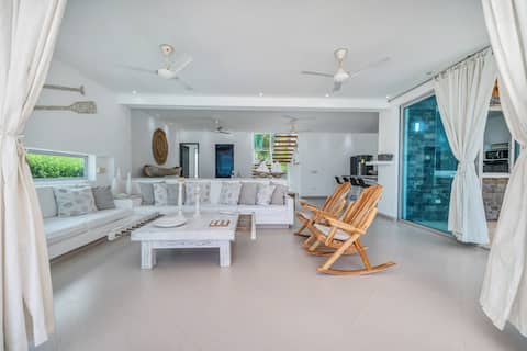 Top performing Airbnb: Luxury Villa private beach Tolu-By HOUSY HOST in Tolú
