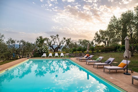 On Its own hill, A luxury country villa on the bor