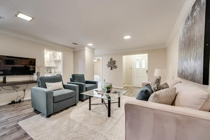 Homestead Haven: 3-bedroom Country Hideaway - Plano, TX