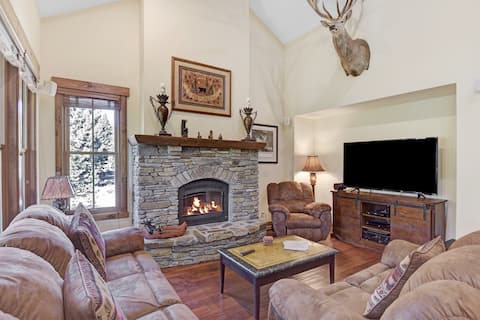 Lodges #1120- Luxury Townhouse near the Snowcreek