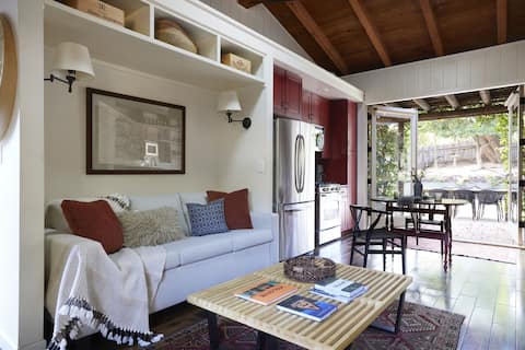 Garden Casita - pool, hot tub, pets, patio