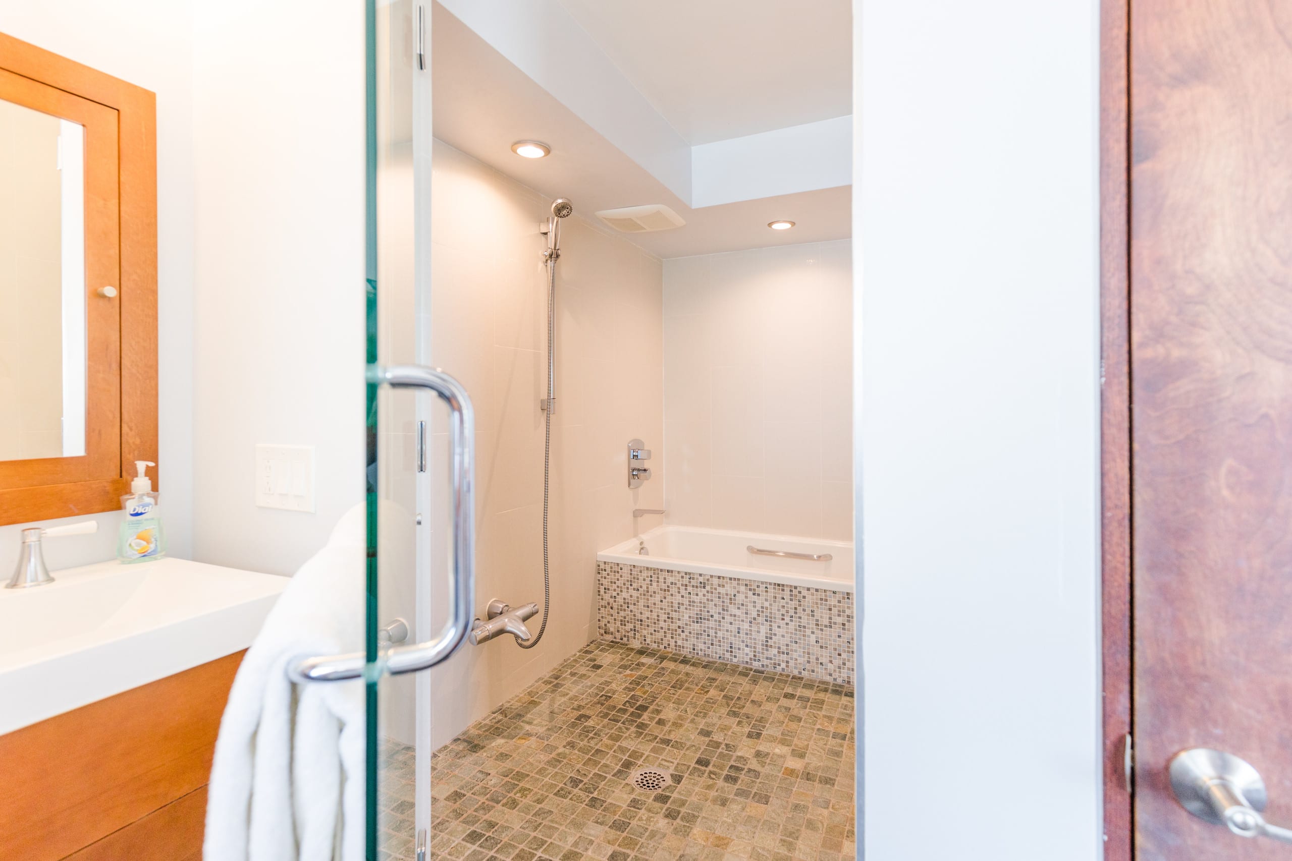 Condo in Honolulu · ★4.77 · 1 bedroom · 1 bed · 1 bath - Image 18