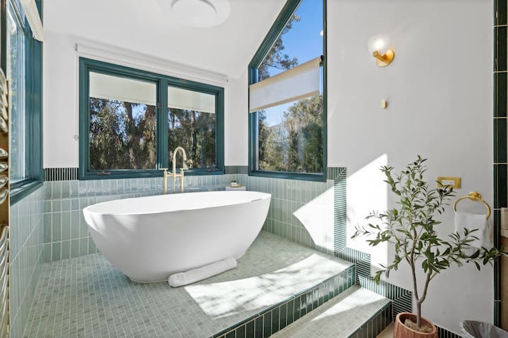 Malibu Park by Stay Awhile Villas gallery image 4