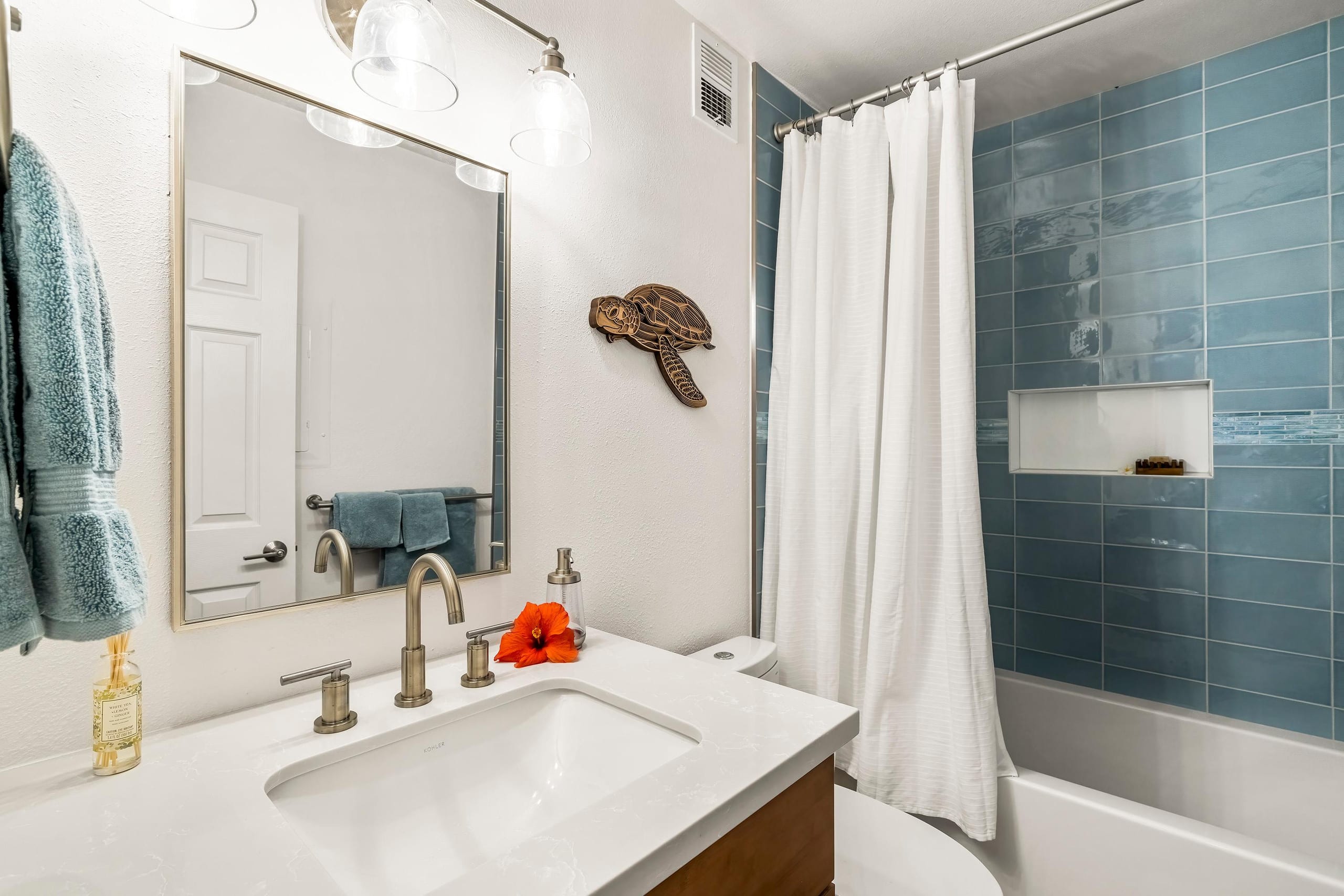 Condo in Kailua-Kona · ★4.98 · 2 bedrooms · 3 beds · 2 baths - Image 14