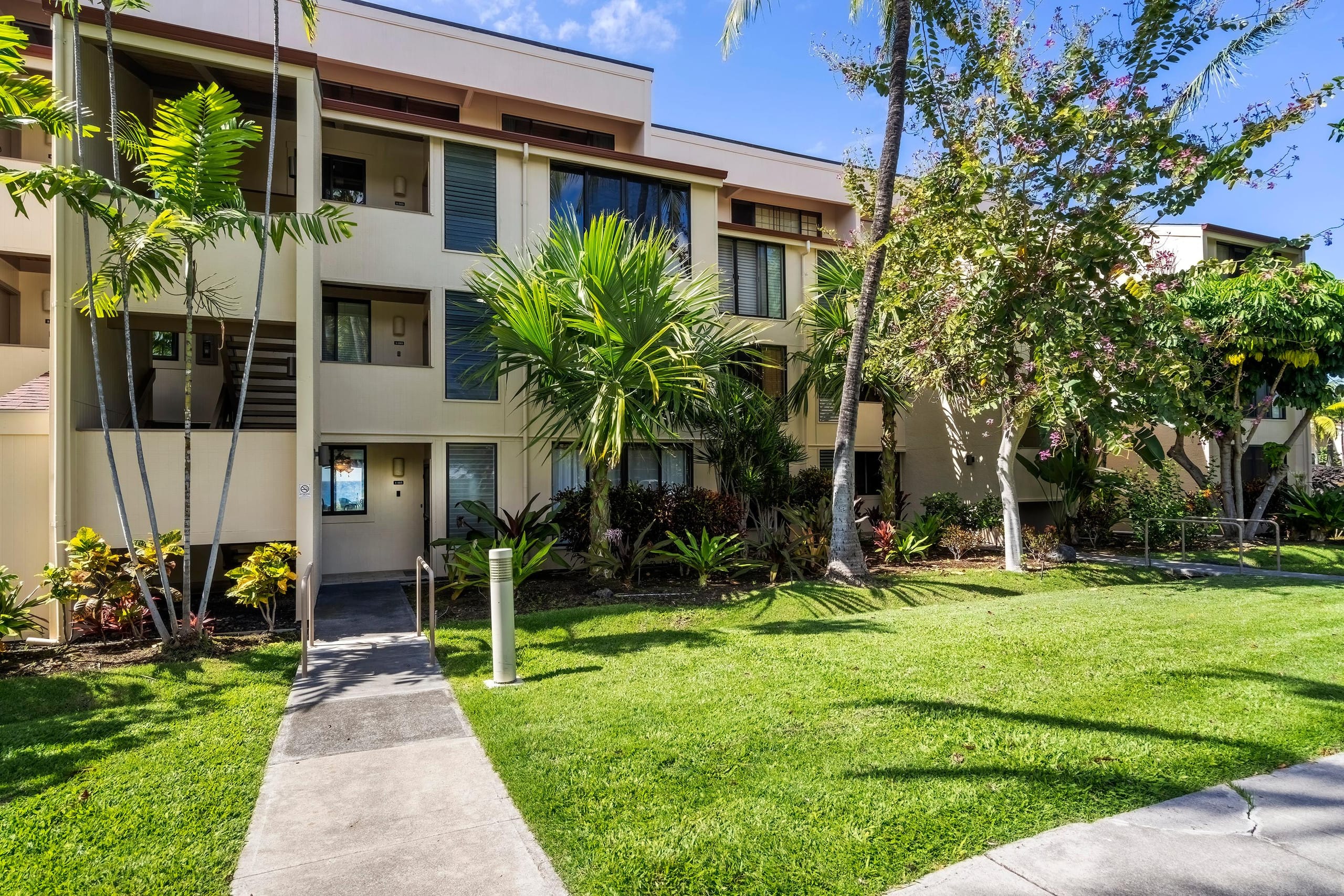 Condo in Kailua-Kona · ★4.98 · 2 bedrooms · 3 beds · 2 baths - Image 19