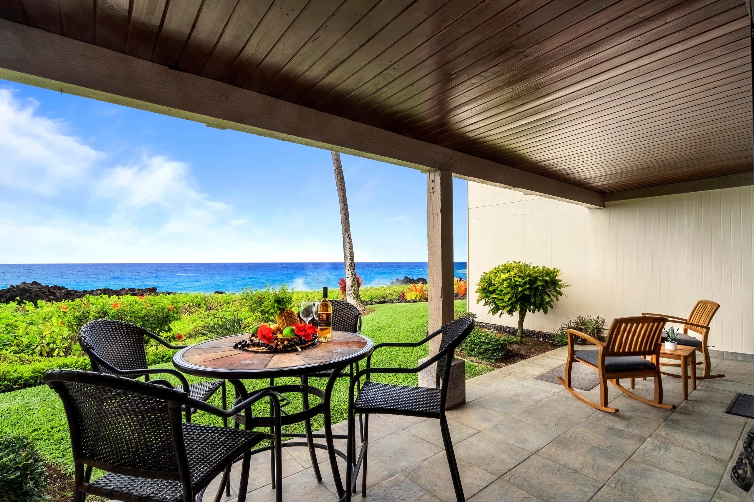 Condo in Kailua-Kona · ★4.98 · 2 bedrooms · 3 beds · 2 baths - Image 2