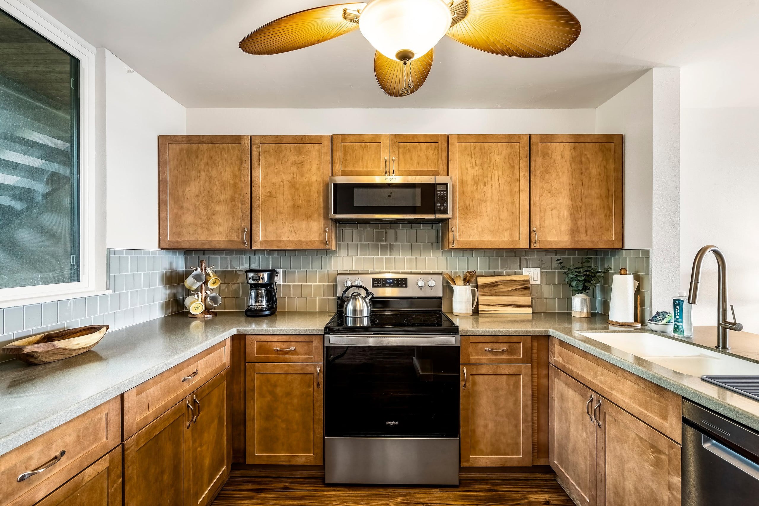 Condo in Kailua-Kona · ★4.98 · 2 bedrooms · 3 beds · 2 baths - Image 7
