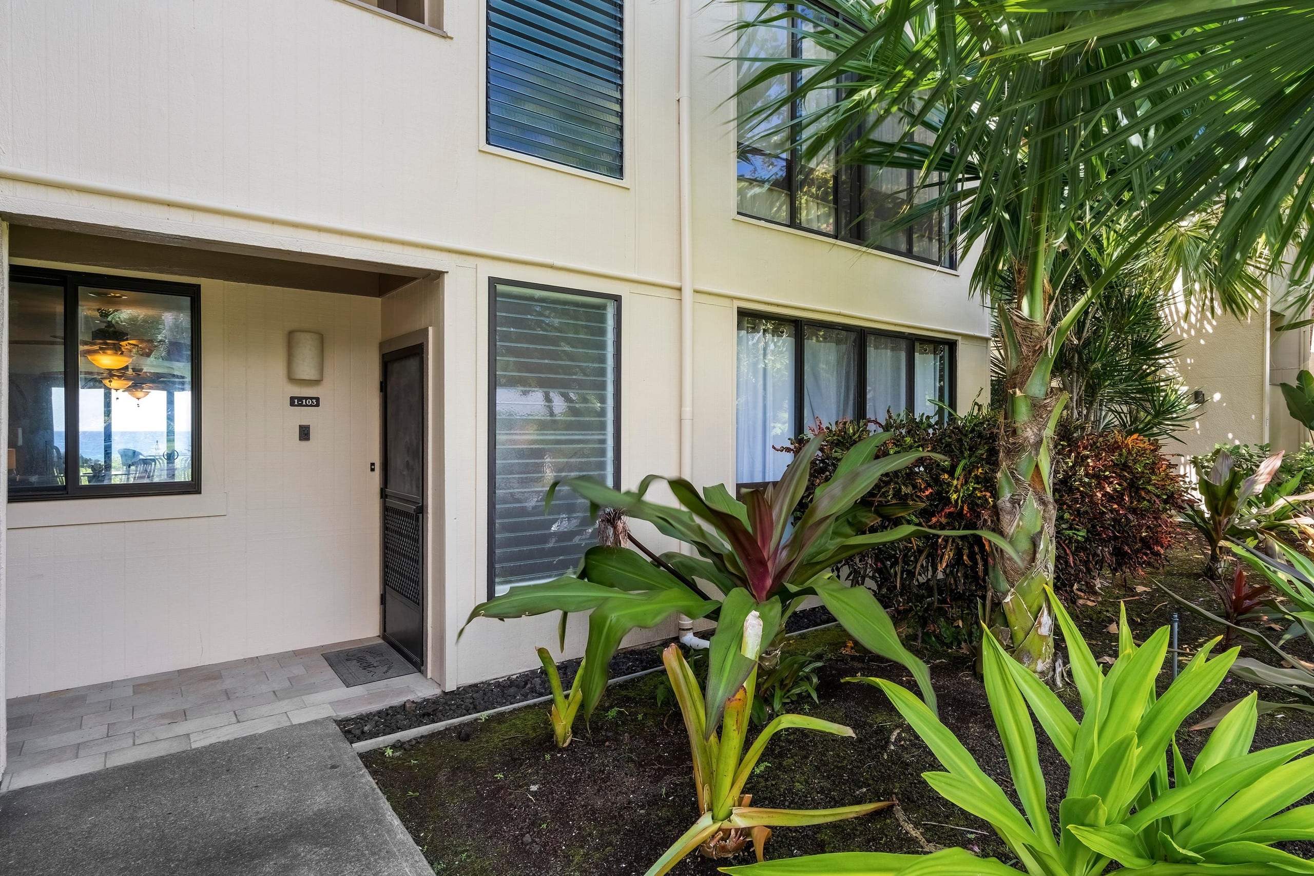 Condo in Kailua-Kona · ★4.98 · 2 bedrooms · 3 beds · 2 baths - Image 18