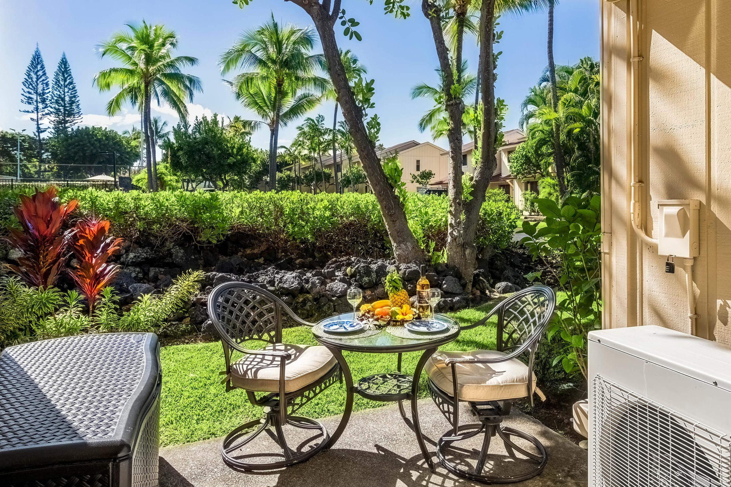 Condo in Kailua-Kona · ★4.9 · 2 bedrooms · 2 beds · 2 baths - Image 4