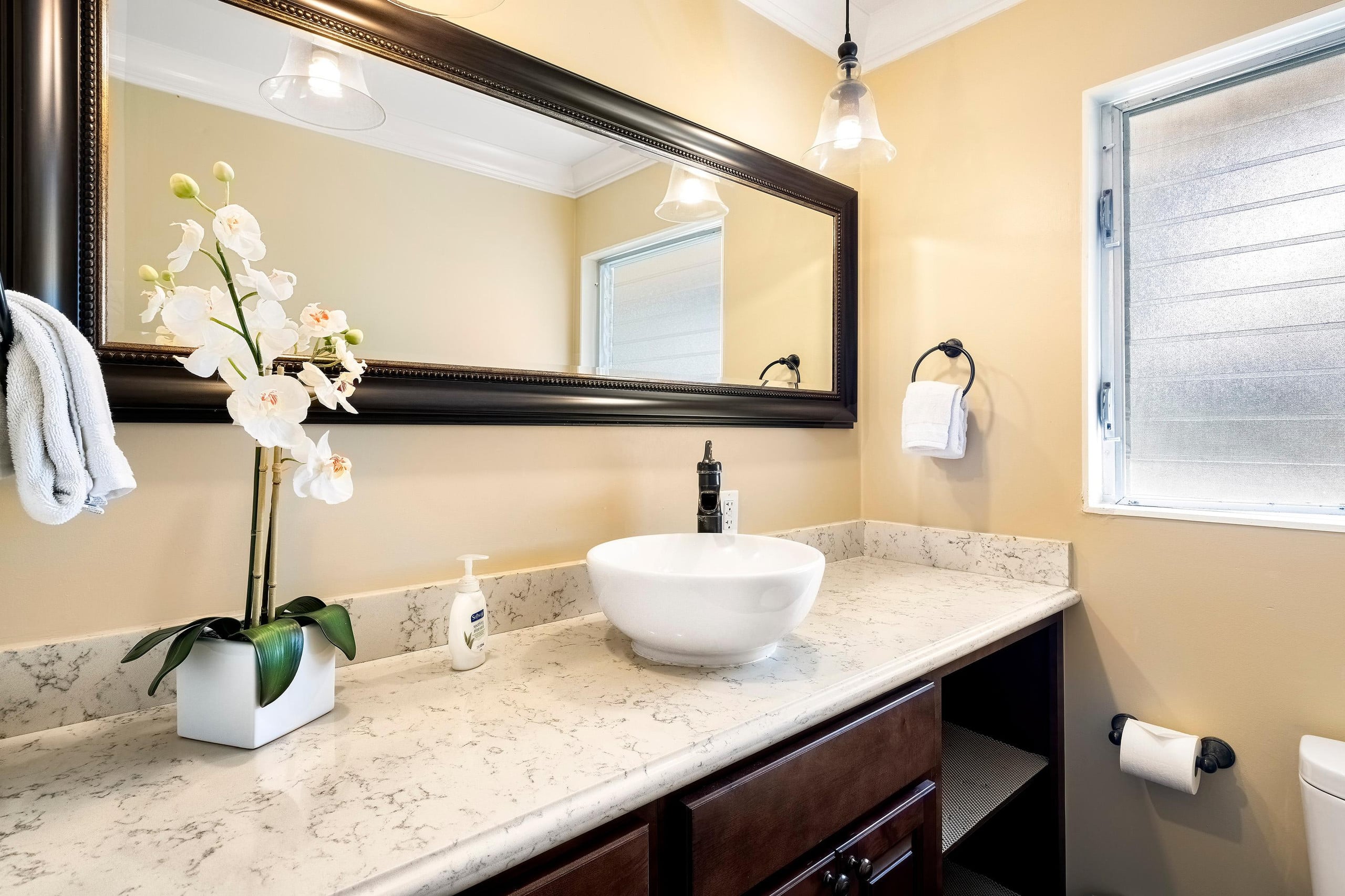 Condo in Kailua-Kona · ★4.9 · 2 bedrooms · 2 beds · 2 baths - Image 17