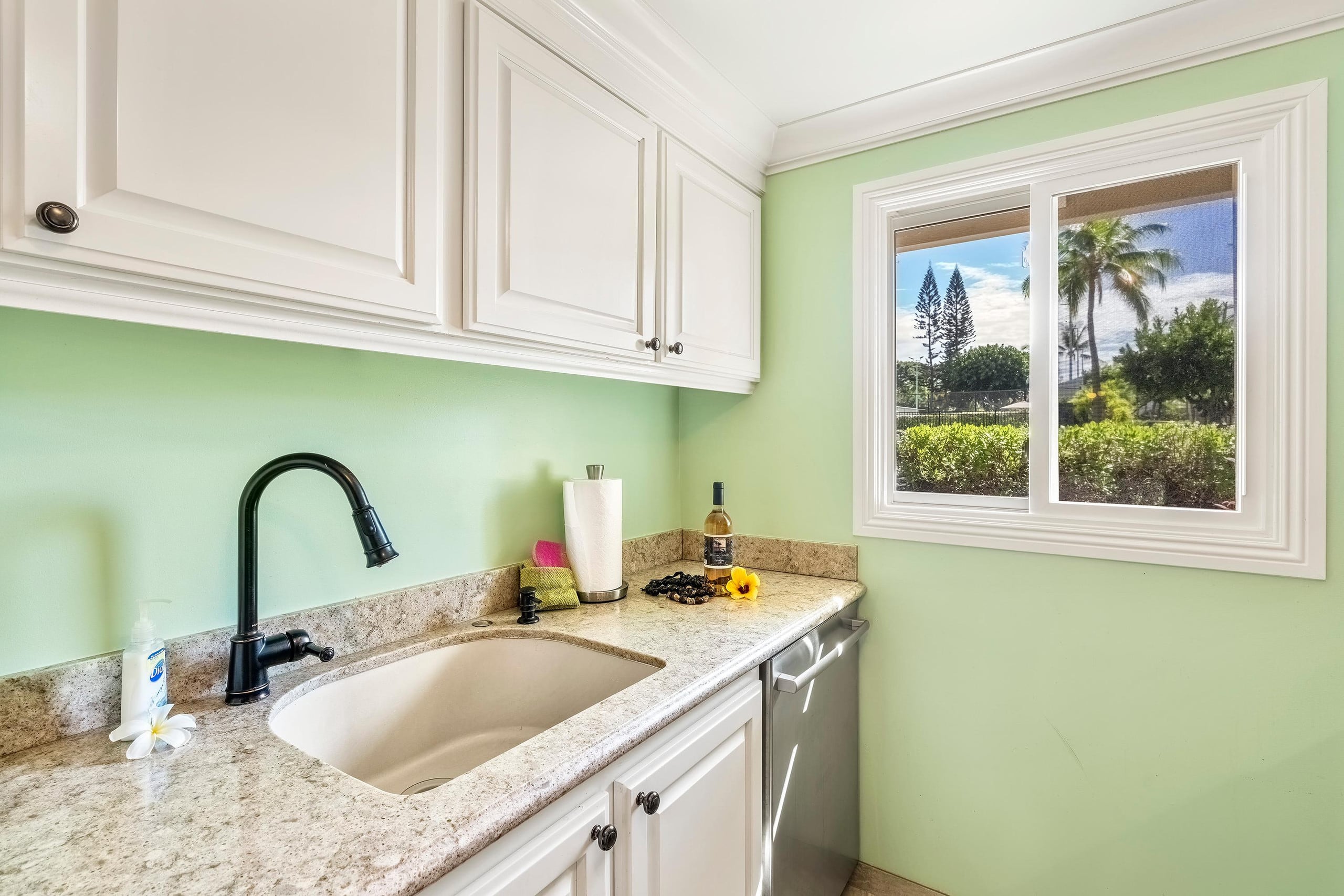 Condo in Kailua-Kona · ★4.9 · 2 bedrooms · 2 beds · 2 baths - Image 10