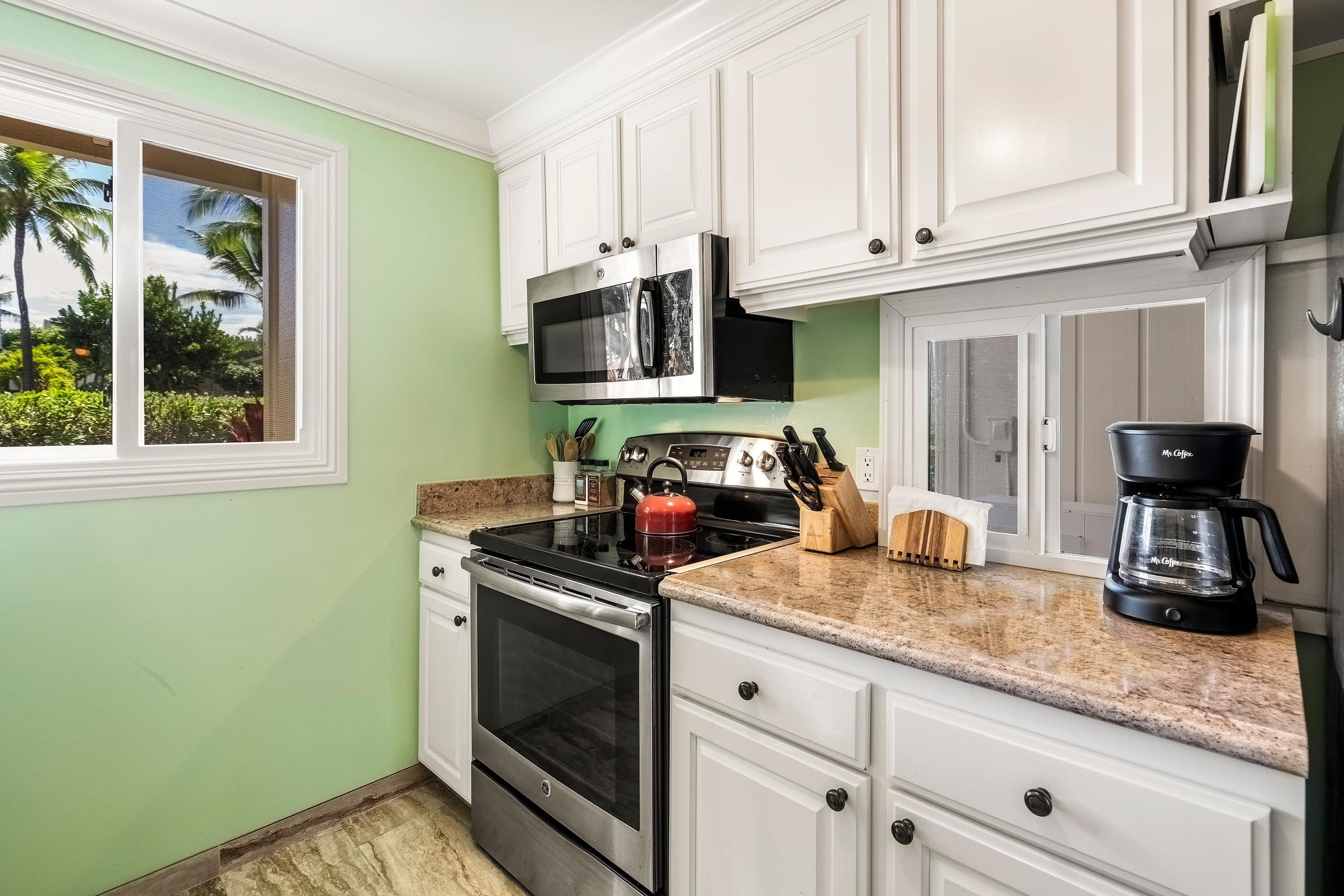 Condo in Kailua-Kona · ★4.9 · 2 bedrooms · 2 beds · 2 baths - Image 9