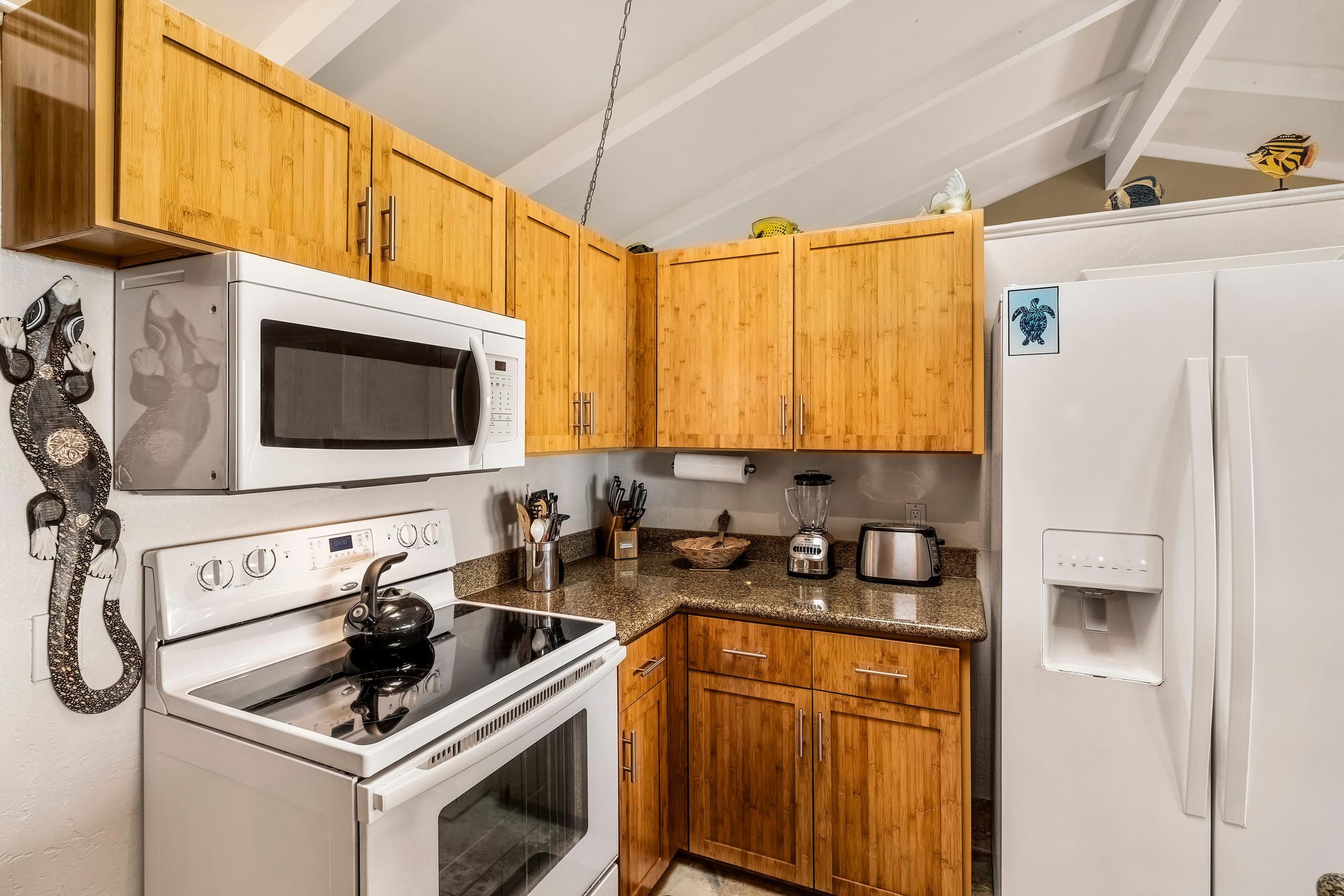 Home in Kailua-Kona · ★4.78 · 3 bedrooms · 4 beds · 2 baths - Image 16
