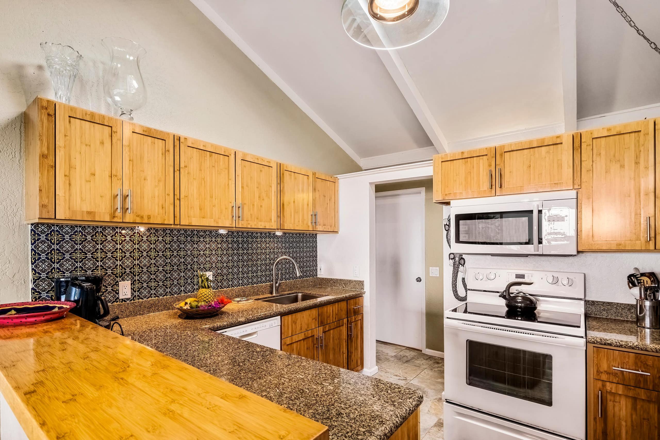 Home in Kailua-Kona · ★4.78 · 3 bedrooms · 4 beds · 2 baths - Image 15