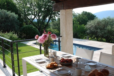 Tranquil vineyard home next to the St Victoire