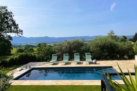 Tranquil vineyard home next to the St Victoire