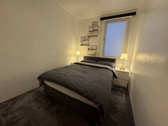 “Rena” Bright & Modern City Center Apartment. 24 gallery image 4