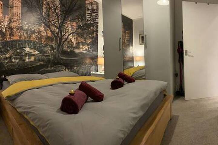 “Rena” Bright & Modern City Center Apartment. 24 gallery image 3