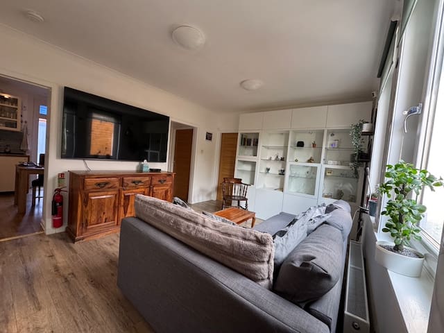 “Rena” Bright & Modern City Center Apartment. 24