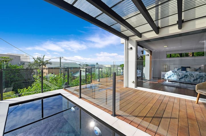 Sea Bliss- 3Bed home with ocean views on Hungerford Lane