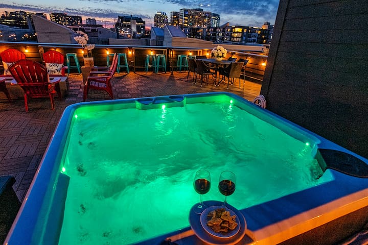 Gulch Walkable- Rooftop/Hot Tub!