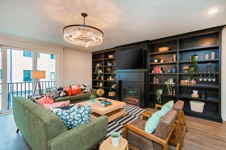 Gulch Walkable- Rooftop/Hot Tub! gallery image 4