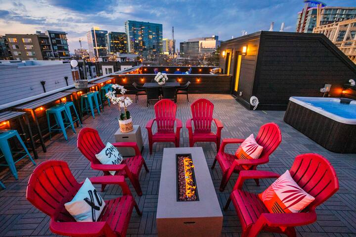 Gulch Walkable- Rooftop/Hot Tub! gallery image 3