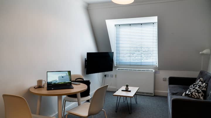 K Suites - Cozy 1 Bed Apt W/ Free Parking - 로웨스터프