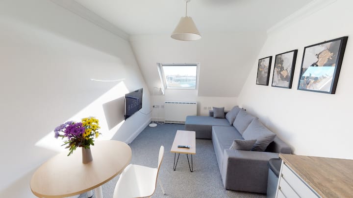 K Suites - Modern 2 Bed Apt W/ Free Parking - ローストフト