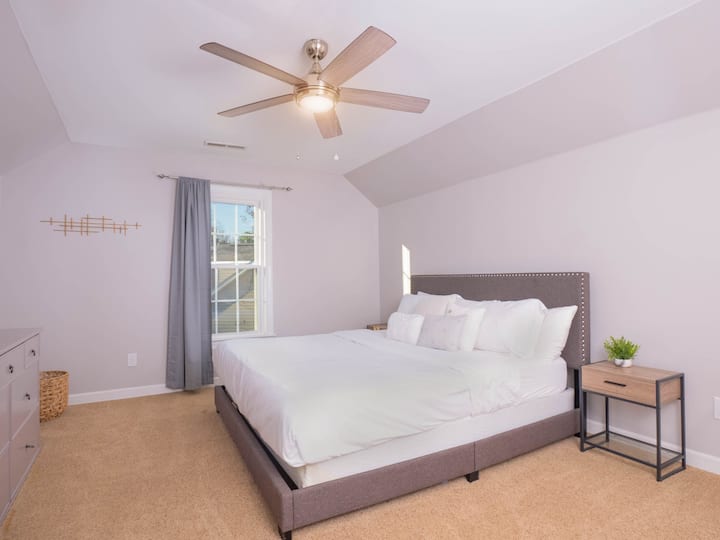 King Bedroom 5 with ROKU TV