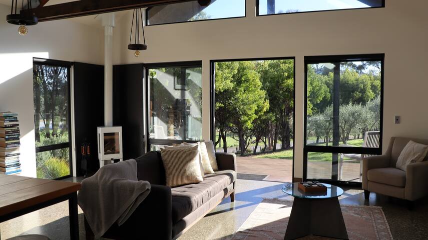 Villa Rochford – 1 Night Stay gallery image 4