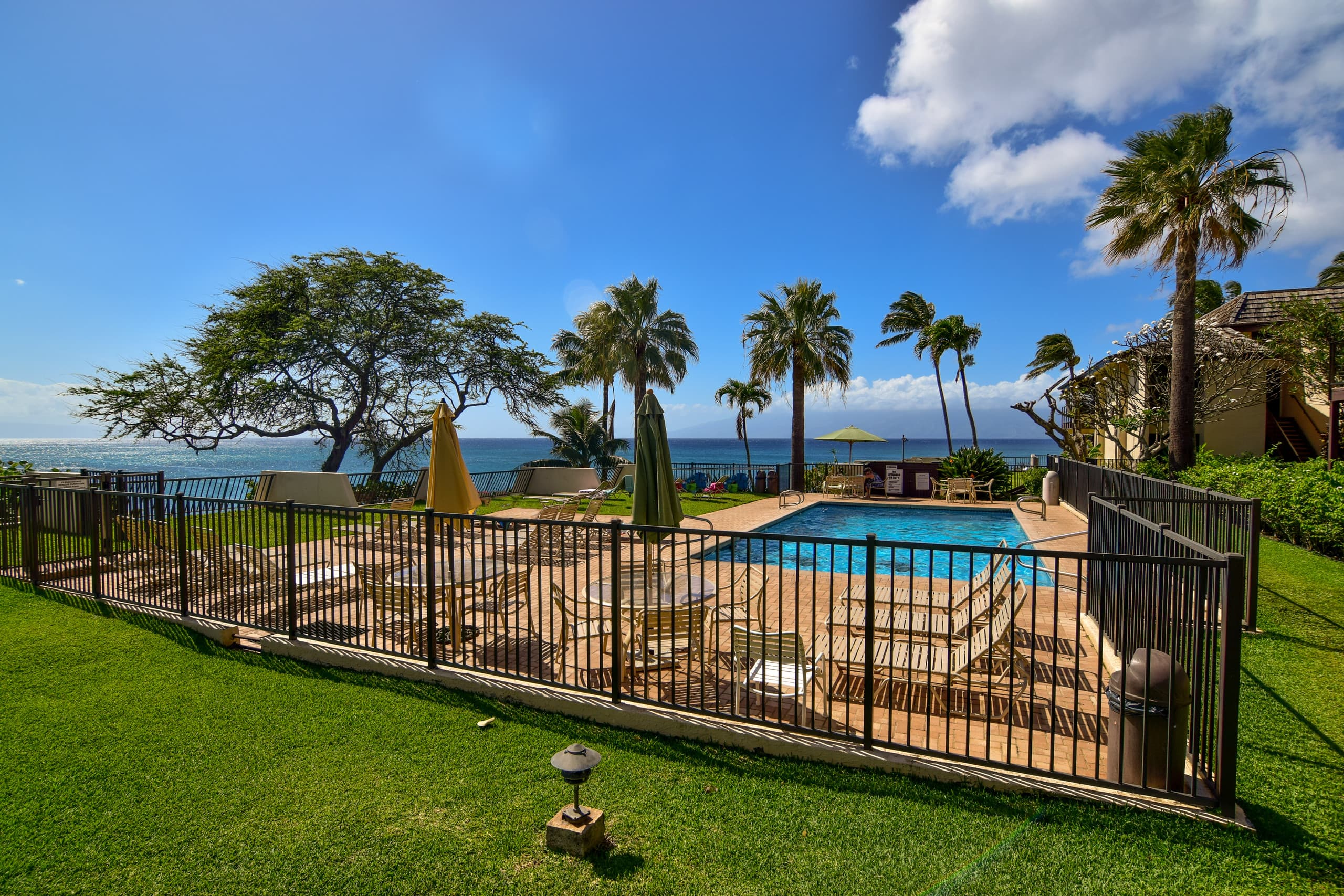 Condo in Lahaina · ★4.58 · 2 bedrooms · 4 beds · 2 baths - Image 38