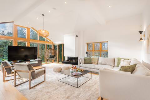 The Hideaway - luxury Scandi home with hot tub