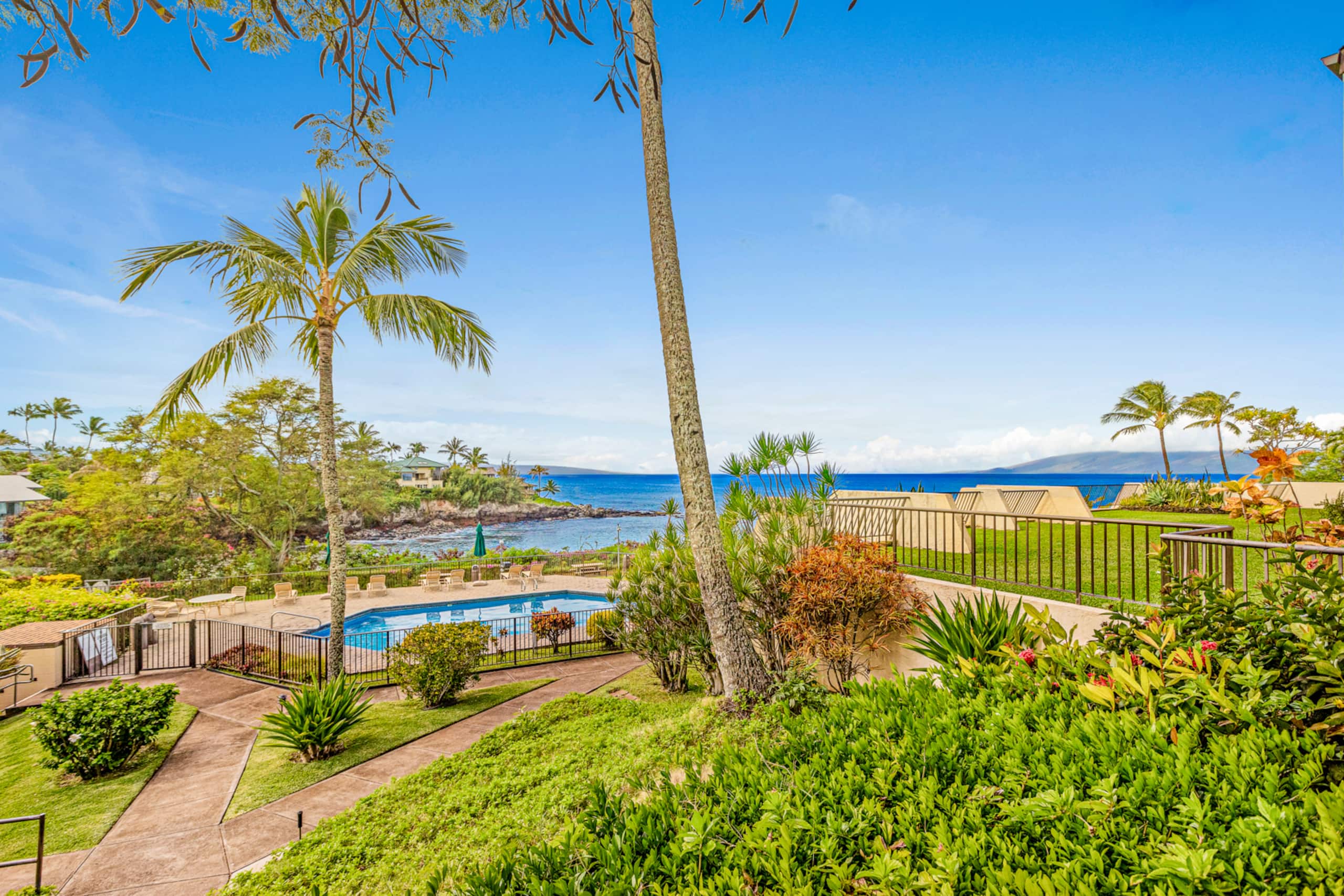 Condo in Lahaina · ★4.75 · 2 bedrooms · 4 beds · 2 baths - Image 21